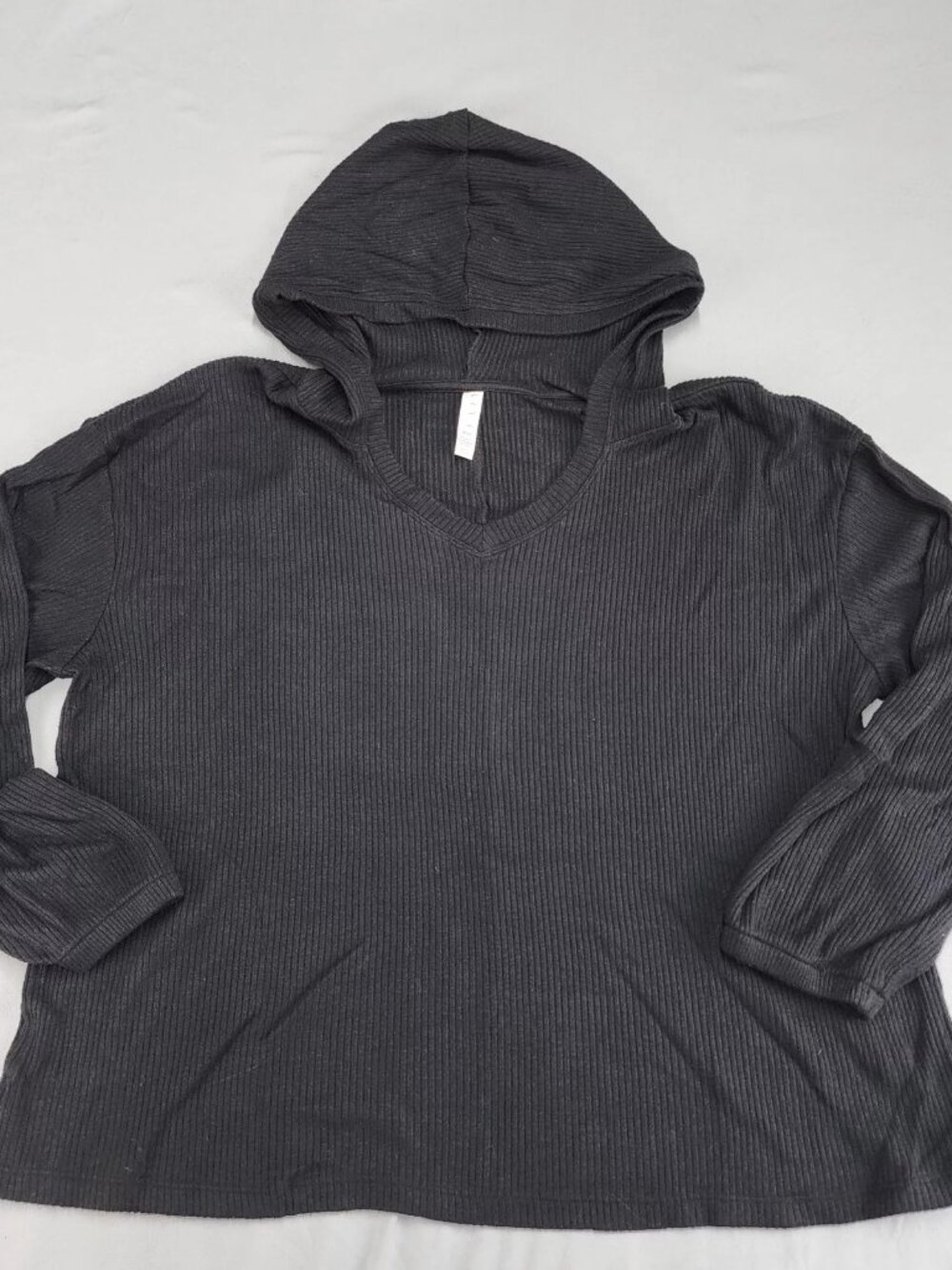 LIVI FOR LANE BRYANT Plus XL 18/20 Black V-Neck Ribbed Pullover Hoodie